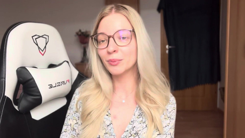 Goddess_Bella_Rae: Публичная игра - воздействие