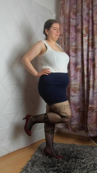 Lingerie Review: Mini gonna tacchi e calze a rete senza censura