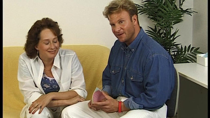 VintageXMovies: 그는 그의 행운을 시도하기 위해 갔다 그래서 그는 그의 의사를 따먹을 것이라고 친구들과 함께 흩어져