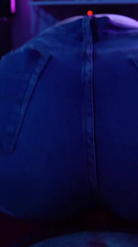 Pantat bahenol cewek ini dientot gaya doggy habis-habisan pakai jeans