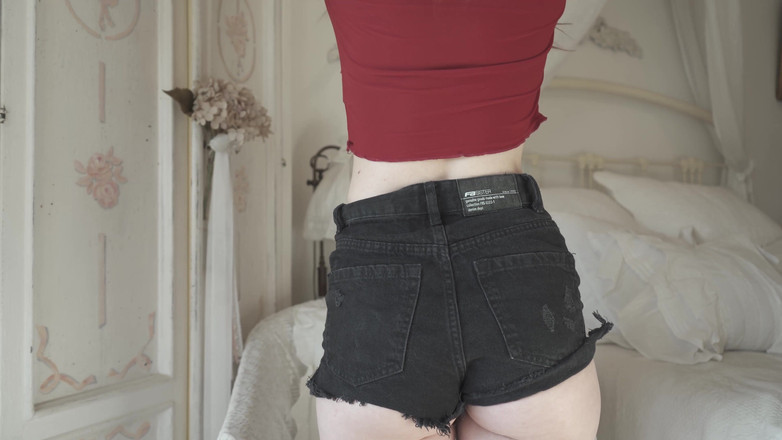 Dolls Cult: Regarde-moi caresser ma chatte mouillée et suce mon gode