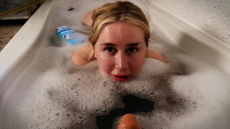 JessieHH: Jessie w wannie