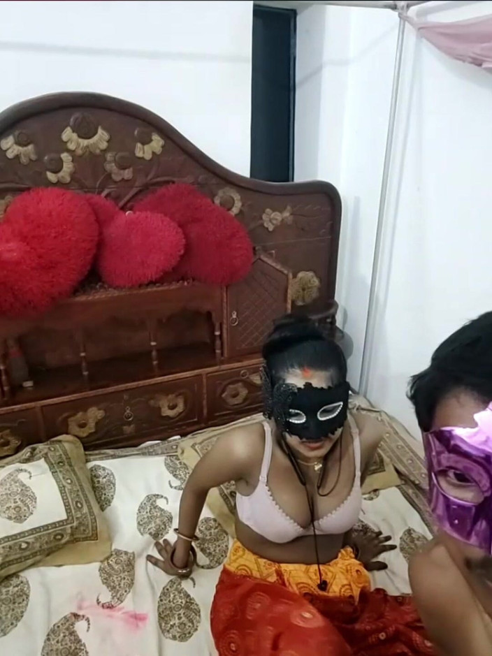 Divyax: पति का चूसना
