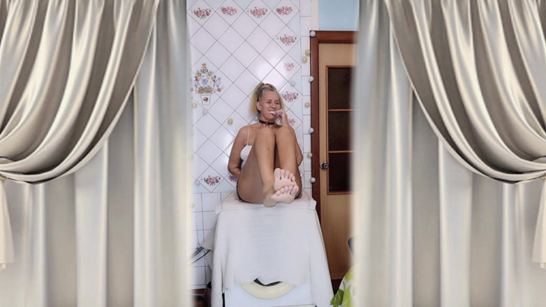 Lukerya: Ranní flirtování staré ženy v domácnosti Lukerya zahrnuje čištění zubů na pračce