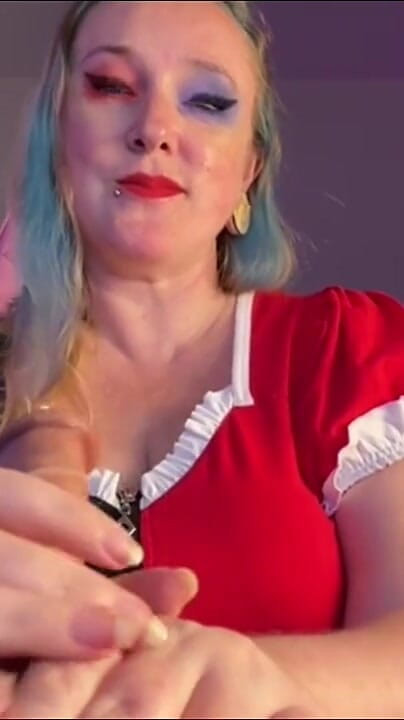 Harley Quinn Does Handjob (Kisica)