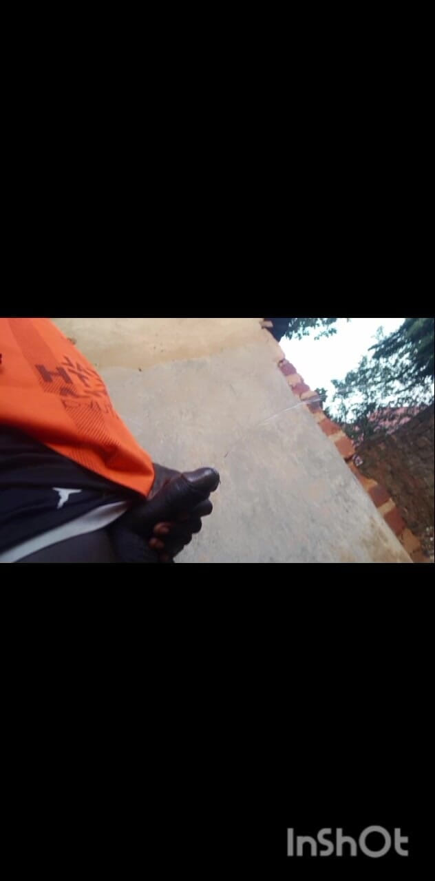 Hongi: Ragazzo con culo grosso lavora davvero il suo culo bene