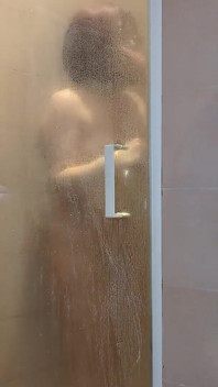 Matrigna Bestemmia E Insulta Mentre Viene Sorpresa in Bagno