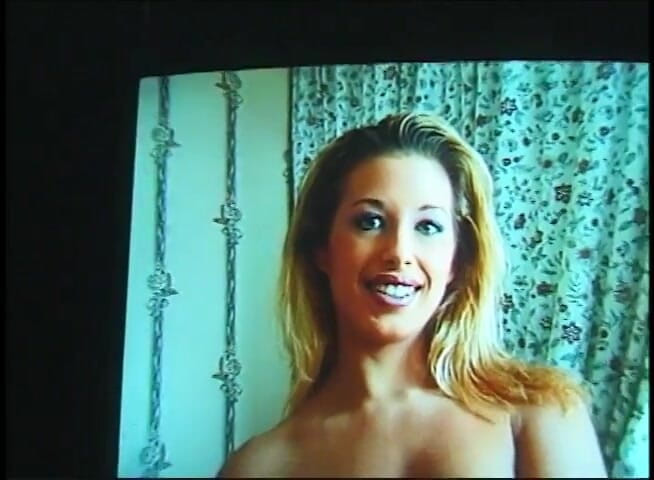 VOP Porno: Gadis lesbian rambut pirang saling jilat memek satu sama lain