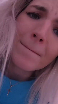 Nadržená cizí dívka si vytáhla ptáka poslíčka do kundičky