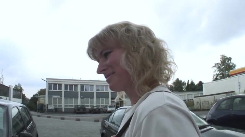 Sextermedia by Pete: Amateur, a bit older slut masturbates in pantyhose