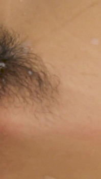 Asiansexdiary un grosso cazzo straniero scivola nella figa pelosa di una teen asiatica
