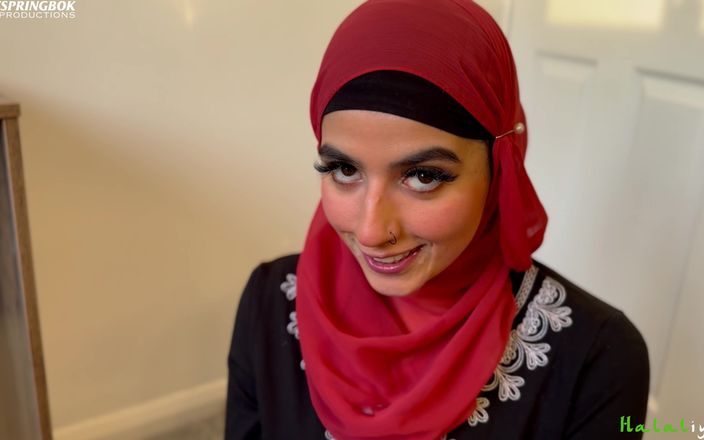 Aaliyah Yasin: Aaliyah Yasin se snaží polykat sperma svých nevlastních bratrů