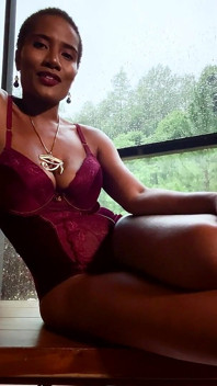 Deszczowy dzień JOI wyposażony w ustawienie jet jasmine