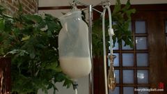 Everything Butt by Kink: 挿入されたオブジェクトで罰せられる