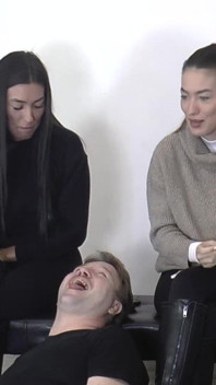 Olga und Natasa rauchen