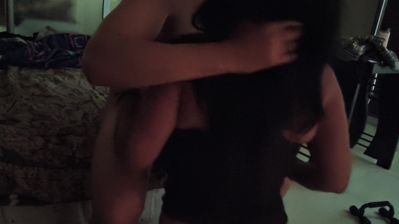 Moo DBOXXX: 再次和我的岳母，我渴望做爱，同意吮吸我的鸡巴！她是一个婊子