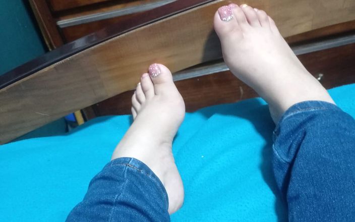 Mami Shampuu: I show my feet