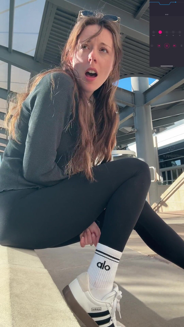 Nadia Foxx: Hledání místa v obchodě k tvrdému výstřiku | Orgasmus | Venku