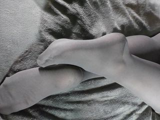 Mistress Legs: Voetfetisjbenen in grijze ondoorzichtige panty