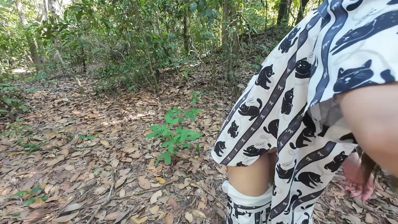 RealThaiSolo: Thai Girl Walks and Brags About Peeing Pain in the...