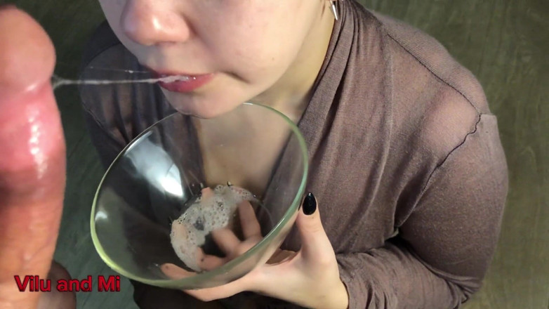 Vilu_and_Mi: Vilu Vidish için kasede gırtlağına kadar tükürük ve sperm