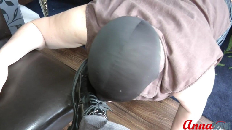 Anna Devot: Annadevot - Slave licks shoes clean