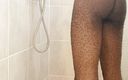 Ares Wolf: Harige zwarte man onder de douche
