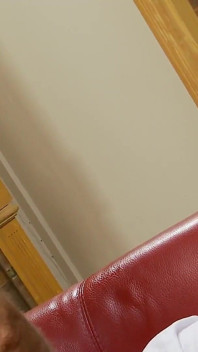 Angel Long ve Cindy Behr ile grup seks tıraşlı amcıklı iki orta yaşlı seksi kadın amcıklarında birçok yarak tarafından tahrik ediliyor