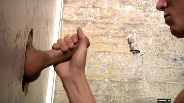 BoyNapped: Mackenzie și gaura din zid - gloryhole
