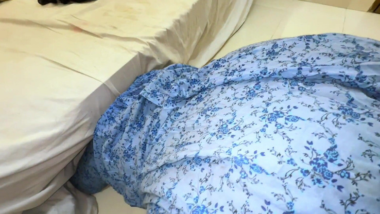 Aria Mia: Pembantu arab semok mesir dengan pantat bahenol terjebak di ranjang