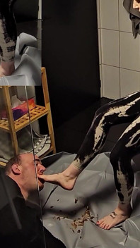 Můj otrok dostane znovu něco k snědku - ne že pořád spadne z ocasu při jízdě-p