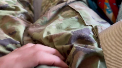 Gay Soldier Stuff: Honění v mé uniformě v černé ponožkě a bosé!