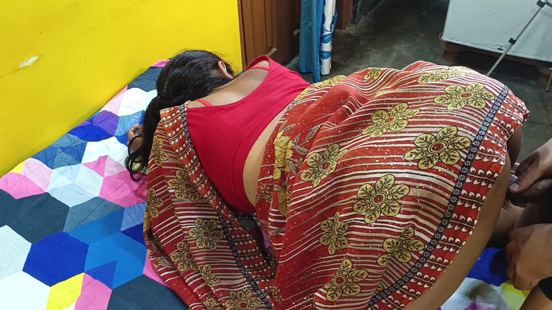 Sexuda: デシ・インディアンの新婚バービー・ドッグスタイルセックス動画、美しい大きなお尻の村のバービー、夫とのハードコアセックス