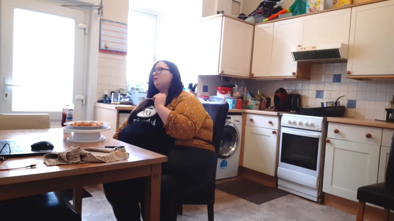 SSBBWLadyBrads: BBW SSBBW eating scene fanfiction pig in an apron
