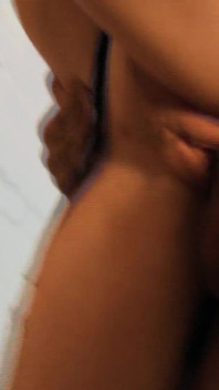 Neşeli Girls_scene iç çamaşırlı 1 sarışın kıllı amcığıyla sert sikişiyor