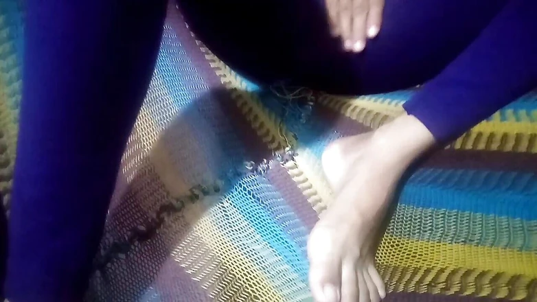 Agathatey_1: Agatha masturbuje a má orgasmy