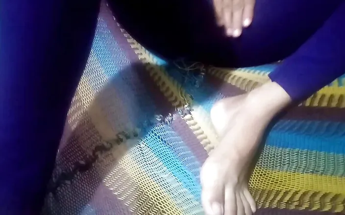 Agathatey_1: Agata si masturba e orgasma
