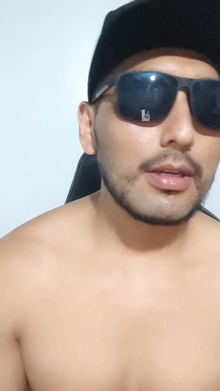 Hornyboy2058: Alpha man spuckt und demütigt