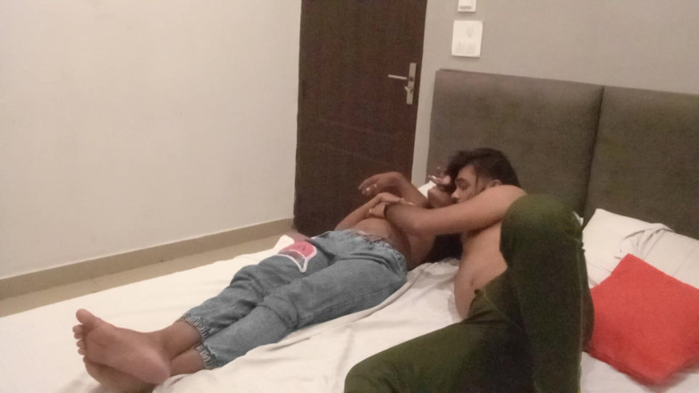 Indian college girls sex: Un jeune couple indien desi baise après les cours
