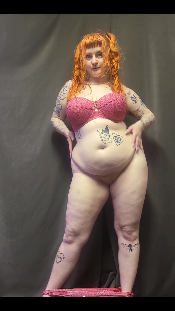 Bunny Royle: तुम्हें मेरे सभी सेक्सी लड़खड़ाते बिट्स और घुमाव दिखा रहे हैं