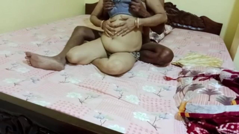 Sexyboudix: Desi Boudi Hotty