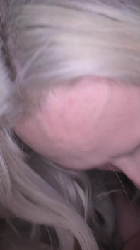 Melody Pleasure et Louise Lee font un gangbang, 2e tour