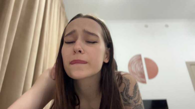 HannahKim: Patron sekreteri evde sikiyor