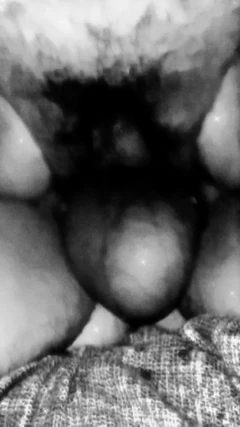 Istriku lagi asik ngentot kontol besar favoritnya sampai banjir sperma hangat di sofa!