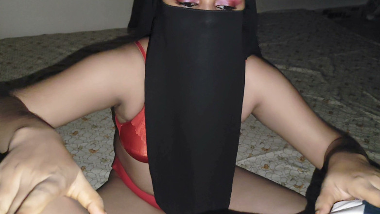 Angel Surovi Lata: Indiana insatisfeita casada meia-irmã em baixo fazendo sexo duro com...