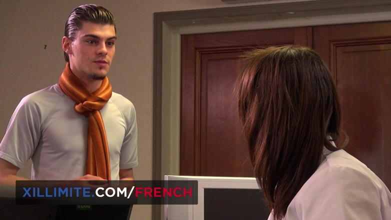 French girls at work: Francuski tyłek doktora uderzył (Nikita Bellucci)