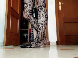 Mila Lewis: Pemodelan kaki seksi stoking nilon