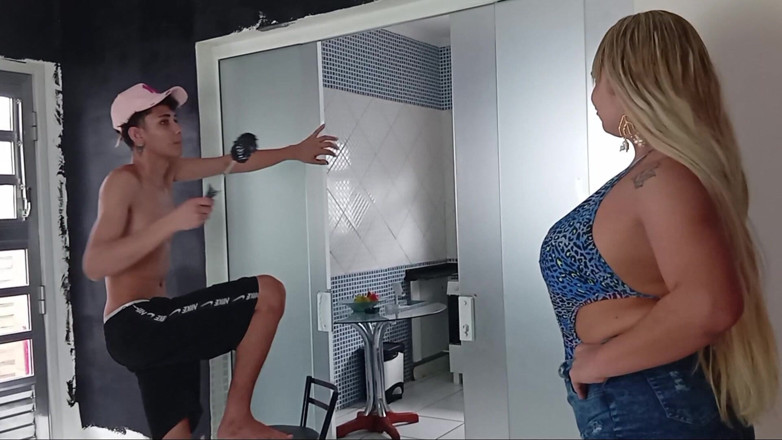 erickrosaoficial: 私はミルフの家を塗っていたら、彼女に部屋に引きずり込まれました。