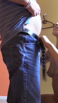 Studenten tillfredsställer montörn med knullspel - del 1