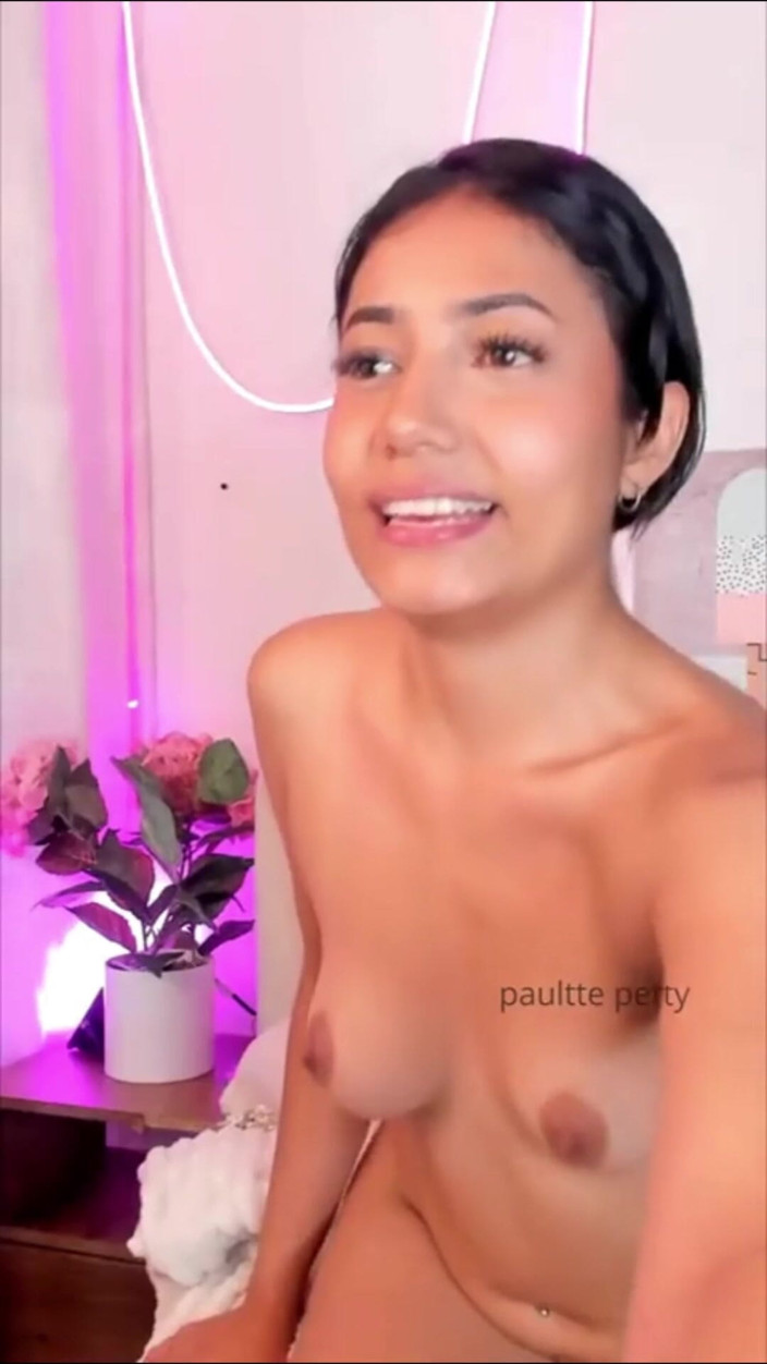 Yvettewill: 裸のセックスショー 小柄なラティーナの膣